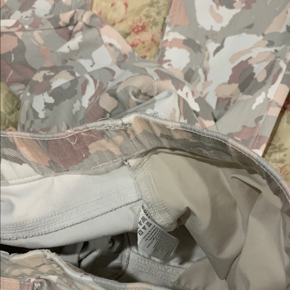 Spanx Floral Patterned Pants - Picture 4 of 7